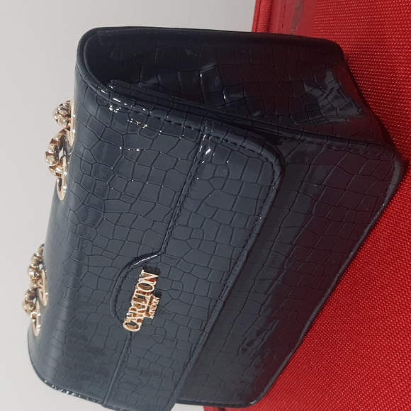 purse - Picture 2 of 3